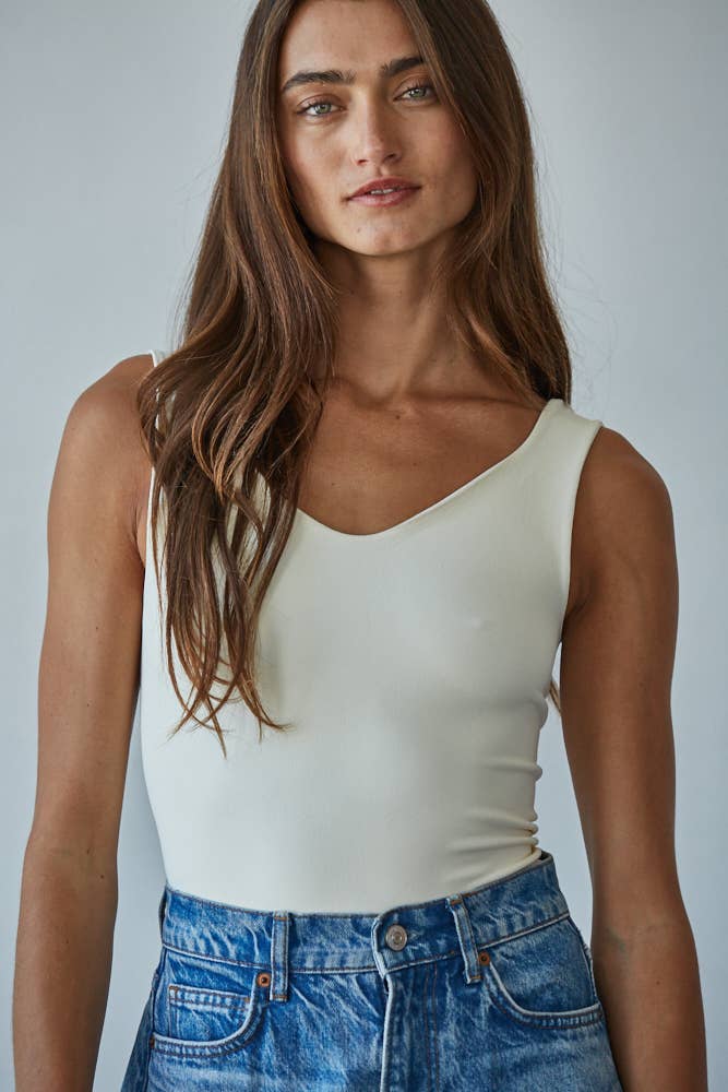 Double Layered Seamless U-V Neck Sleeveless Bodysuit