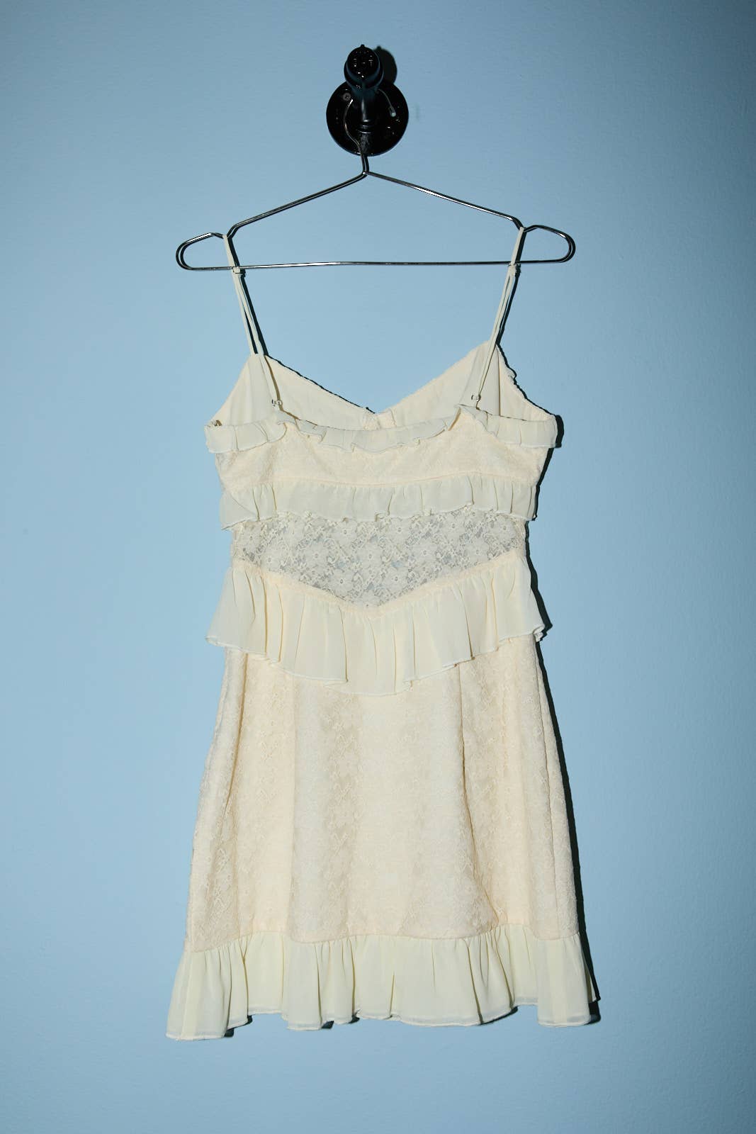 RUFFLE DETAIL LACE MINI DRESS