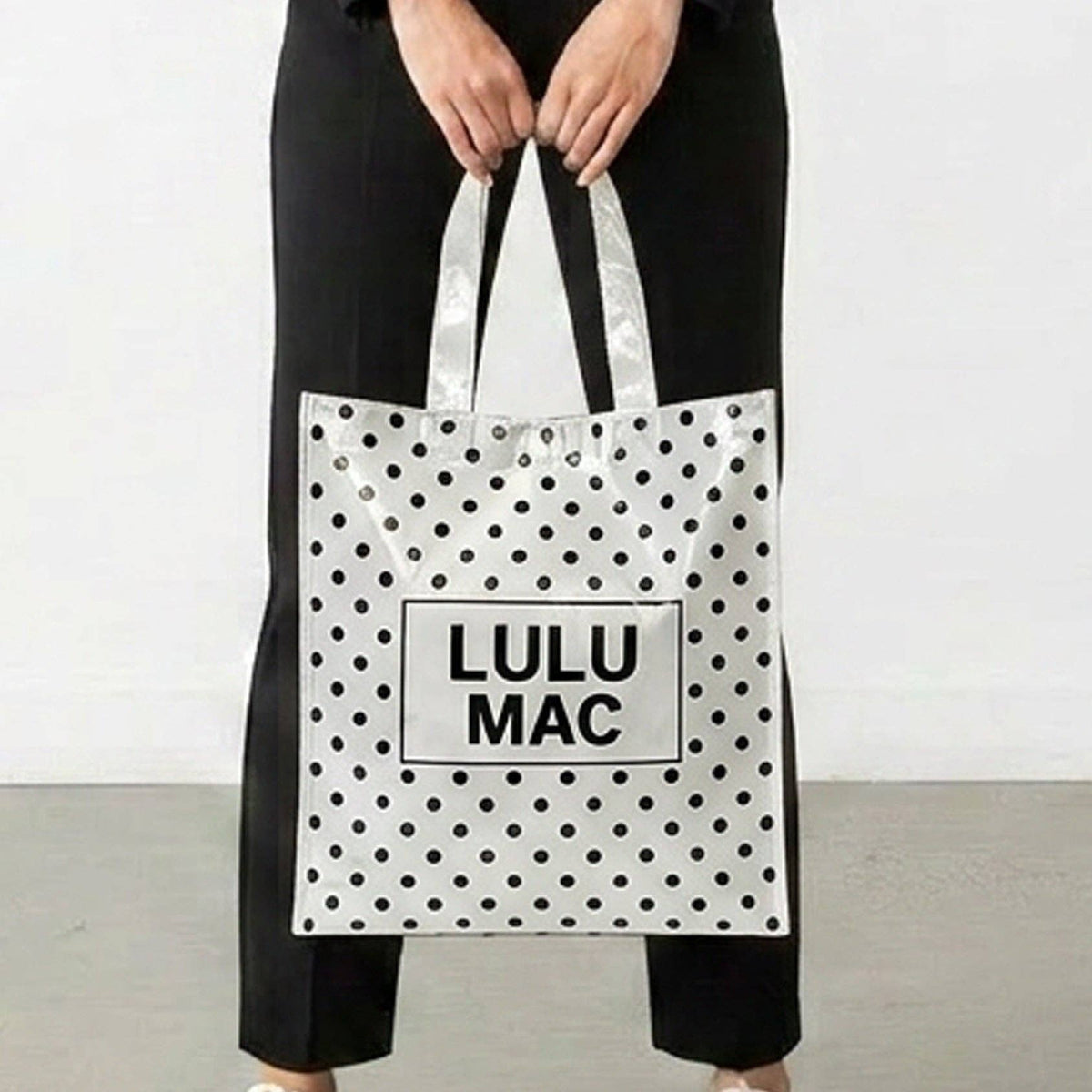 REUSABLE TOTE-WHITE BLACK DOTS