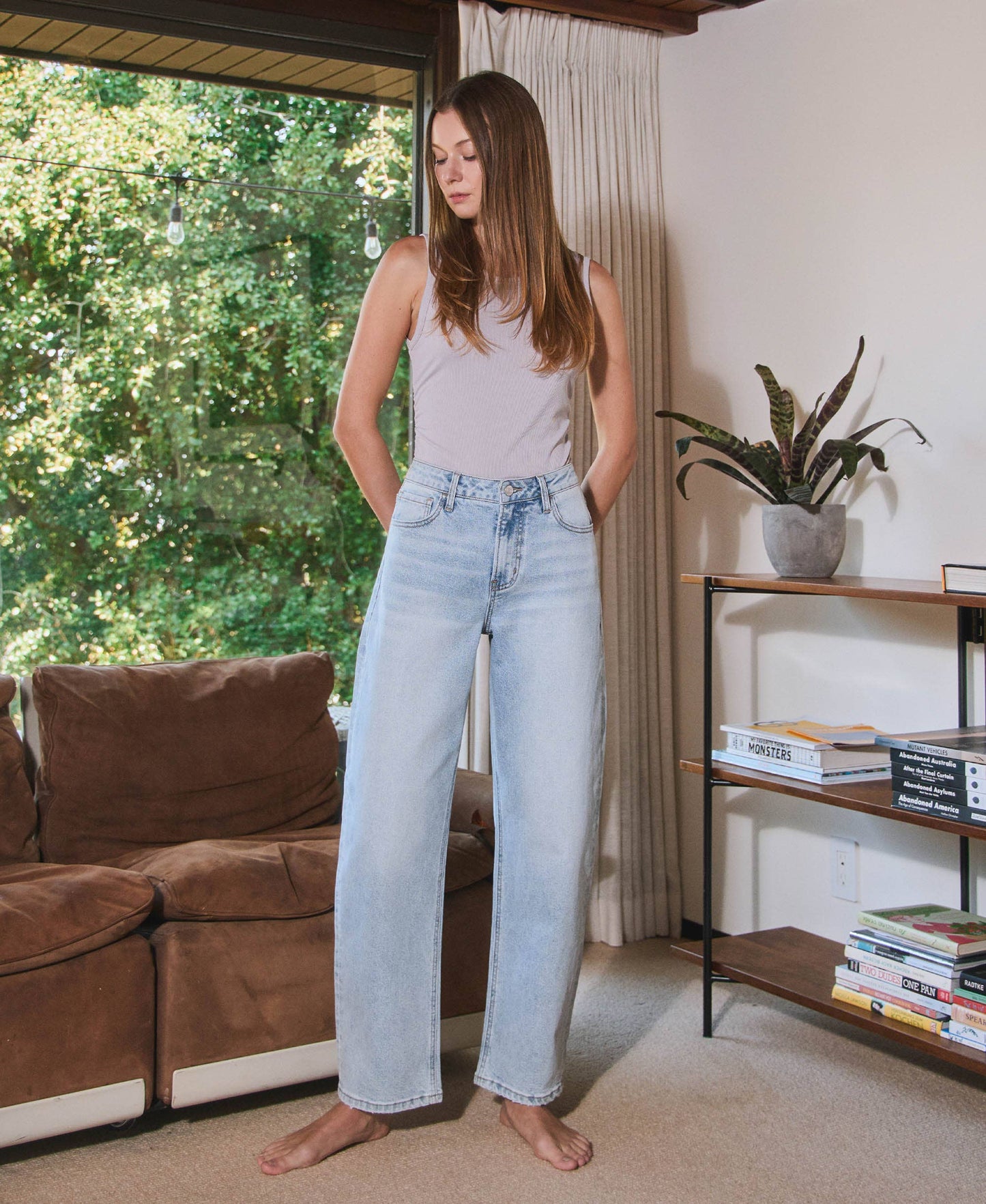 SUPER HIGH RISE LIGHT WASH BARREL LEG JEANS